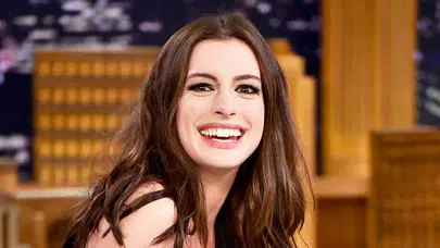 Anne Hathaway ve Michaela Coel'in Başrolünde Olduğu Mother Mary Filminin Fragmanı Yayımlandı