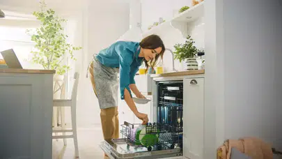 Bu eşyaları bulaşık makinesinin alt rafına yerleştirince aylık 3500 TL masraf çıkıyor