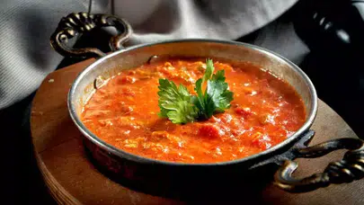Kahvaltı Sofralarının Vazgeçilmezi Olan Menemen Nasıl Yapılır?