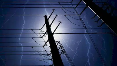 Erenler'de elektrik kesintisi : Elektrikler ne zaman gelecek?