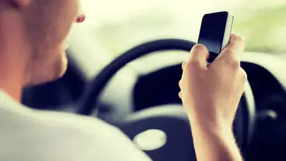 Araba kullanırken telefon kullanma cezası ne kadar? Yeni trafik cezaları ne kadar oldu?