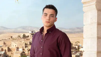 Uzak Şehir’in Kaya’sı Atakan Özkaya kimdir, kaç yaşında ve nereli? Atakan Özkaya'nın oynadığı diziler neler?