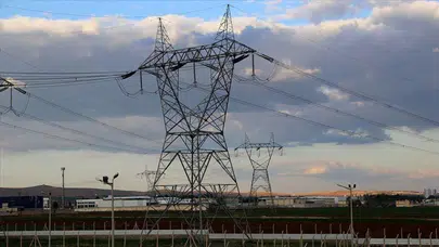 Spot elektrik fiyatları geriledi : İşlem hacmi düşüyor