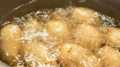 Patates haşlarken yapılan hatalar lezzeti nasıl etkiliyor?