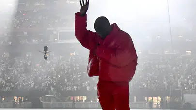 Kanye West konserinde geri sayım başladı ! Travis Scott sahnede olacak mı?
