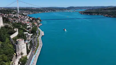 İstanbul Boğazı turkuaz renge büründü