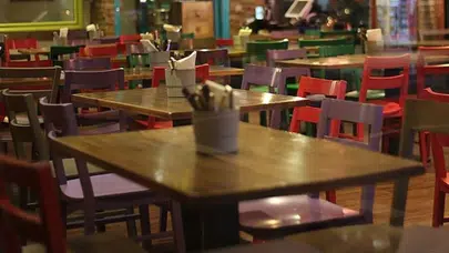 Restoran müşterilerinden 'kusma ücreti' alacak