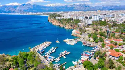 Yağış çok olunca çoğaldı : Turizm cennetinde tehlike saçıyor