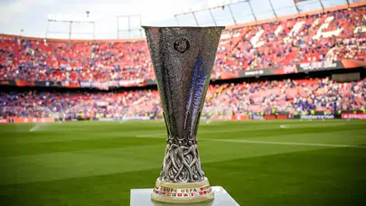 UEFA Avrupa Ligi kupası altından mı, değeri ne kadar? Kupa kaç kilo?