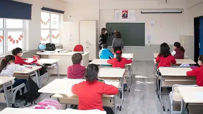 25 Mayıs Pazartesi günü okullar açık mı, kapalı mı? Pazartesi günü üniversiteler açık mı?