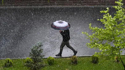 Meteoroloji’den kuvvetli sağanak uyarısı : İstanbul dahil