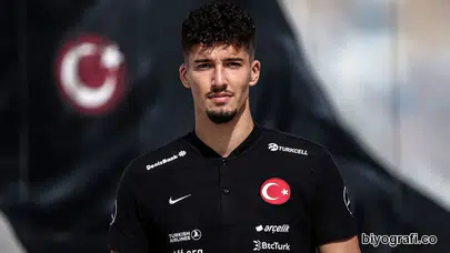 Altay Bayındır kimdir, kaç yaşında, nereli ve evli mi? Eşi kimdir, çocuğu var mı?