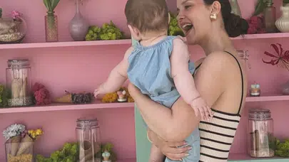 Ege Kökenli ve İrem Helvacıoğlu'nun bebekli buluşması