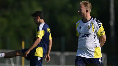 Fenerbahçe'ye yardımcı antrenör olarak geri dönen Dirk Kuyt'tan ilk açıklama