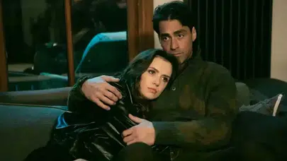 Sarp Levendoğlu ve Felicia Sağnak aşklarını sosyal medya paylaşımlarıyla duyurdu