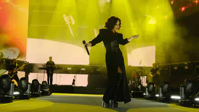 Fatma Turgut, Adana Açık Hava Sahnesi'nde Hayranlarıyla Buluştu