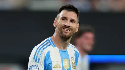 Sahaya Girdi, Rekoru Kaptı! Messi'den Tarihi Gol