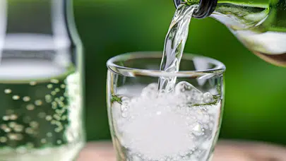 Maden suları neden daima yeşil cam şişede satılıyor?