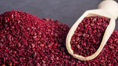 Sumak nedir ve kalp sağlığı ve diş eti üzerindeki faydaları nelerdir?