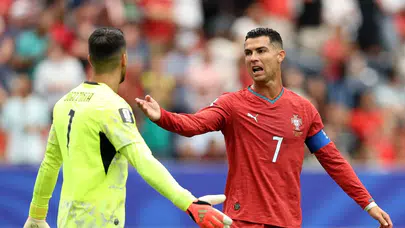 Ronaldo, Dünya Kupası maçında sinirlerine hakim olamadı: Takım arkadaşıyla tartıştı