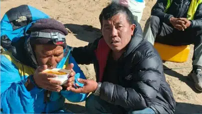 Everest Dağı'nda kaybolan rehber nasıl hayatta kaldı?