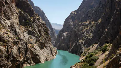 Kemaliye'deki karanlık kanyon ve taş yol neden bu kadar ilgi görüyor?