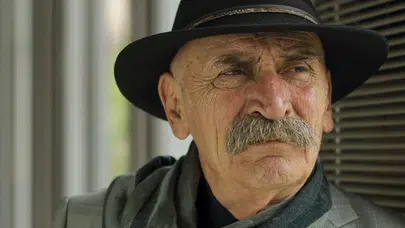 Unutulmaz sanatçı Tuncel Kurtiz'in mezarının geldiği son hal sosyal medyayı salladı