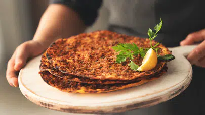 Bodrum'daki ücretsiz halk plajlarında lahmacun fiyatları dikkat çekiyor