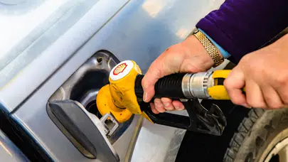 Benzine bir zam daha : Fiyatlar gece yarısı değişti