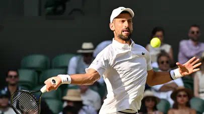 Novak Djokovic, Wimbledon'da yarı finale yükseldi