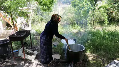 Erzincan'da geleneksel dut pekmezi üretimi nasıl yapılıyor?