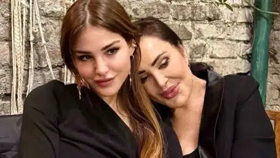 Türkan Şoray'dan yaz tatiline özel anne-kız pozu