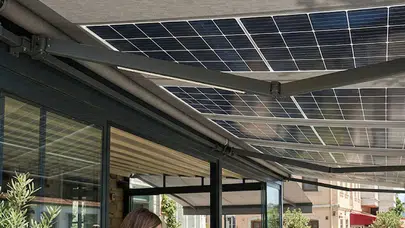 Güneş panelleriyle donatılmış tenteler: Hem serinletiyor hem elektrik üretiyor