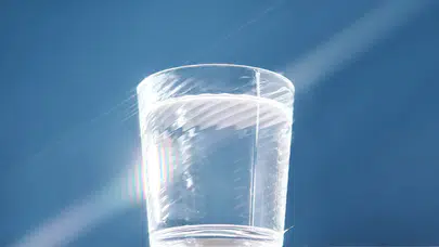 Cam bardaklar neden sararıyor ve nasıl parlatılır?
