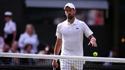 Novak Djokovic Wimbledon'da çeyrek finale yükselerek rakiplerini geride bıraktı