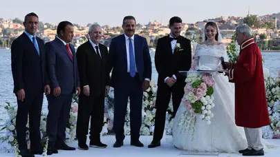 Fenerbahçeli futbolcu İsmail Yüksek, Esin Matraş ile evlendi