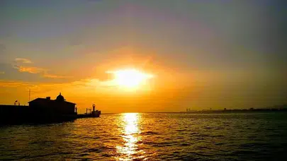 İzmir'de gün batımını izlemek için en güzel noktalar nerelerdir?