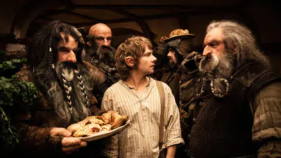Hobbit : Beklenmedik Yolculuk filminin konusu ve oyuncuları neler?