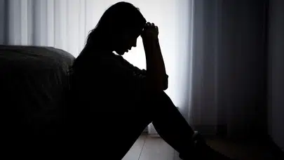 Depresyonun sadece mutsuzluk olmadığı gerçeği : Uzman desteği ne zaman alınmalı?