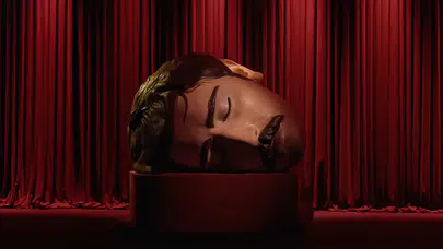 Deniz Göktaş'ın gösterisinde esinlenilen Ron Mueck kimdir?