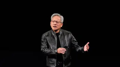 Nvidia CEO'su Jensen Huang'ın imzalı deri ceketi açık artırmada dudak uçuklatan fiyata satıldı