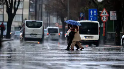 AKOM uyardı: İstanbul'a gök gürültülü sağanak yağış geliyor