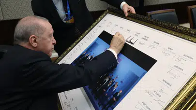 Cumhurbaşkanı Erdoğan, NATO Zirvesi tablosunu imzaladı