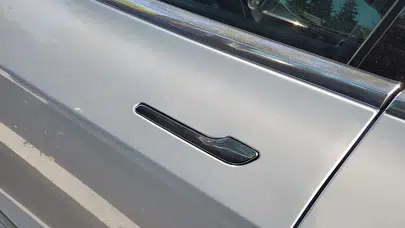 NHTSA'nın Tesla araçlarındaki kapı güvenlik sorunları için yeni kuralları neler?