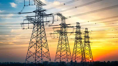Türkiye'de elektrikte üretim tüketimi aştı mı? En yüksek talep hangi saatte gerçekleşti?