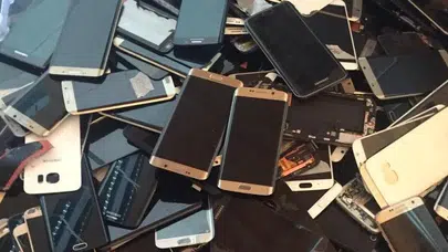 Telefonlarda batarya değişimi kolaylaşacak: Üreticileri bekleyen yeni kurallar