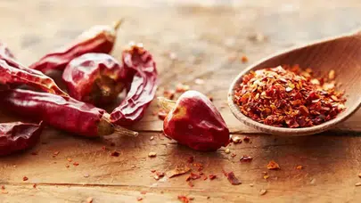 Bilimsel olarak kanıtlandı! Acı yiyenler daha uzun yaşıyor