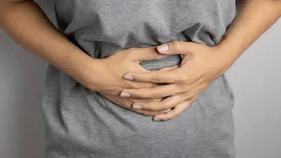 Şiddetli karın ağrısı neden olabilir? Hazımsızlık mı yoksa daha ciddi bir sorun mu?