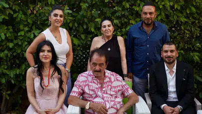 Tatlıses'in evinde mutlu gün : Manevi kızına beşi bir yerde taktı