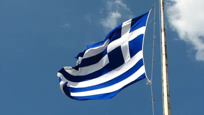 Tanagra Hava Üssü'nde düzenlenen hava gösterisinde savaş uçağı neden düştü?